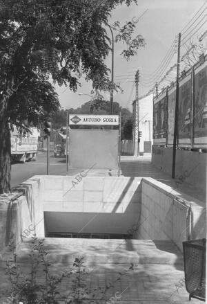 Estación de metro de Arturo Soria poco antes de su inauguración, el 4 de enero...