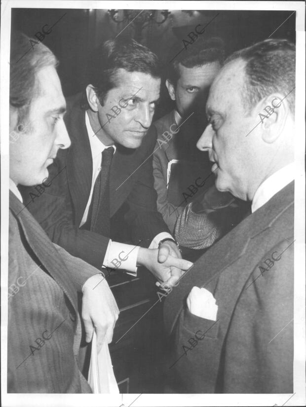 El presidente del Gobierno, Adolfo Suárez con Manuel fraga Iribarne, secretario...