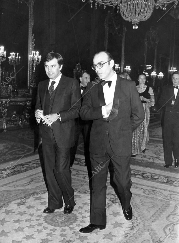 Cena en el palacio real en honor del gobernador general de Canadá