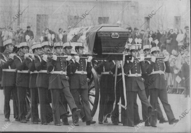 San Lorenzo de el Escorial: los Restos Mortales de S.M. el Rey don Alfonso Xiii...