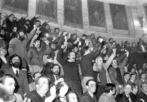 El Rey en la casa de Juntas de Guernica cuando Iba A dar su discurso Es...