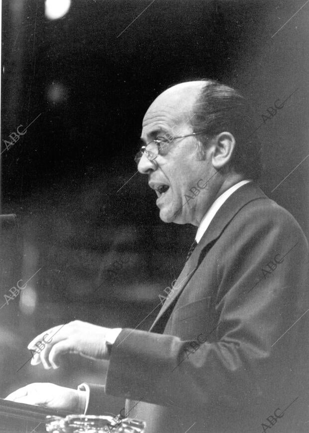 Francisco Fernández Ordóñez durante la presentación de la ley del divorcio en el...