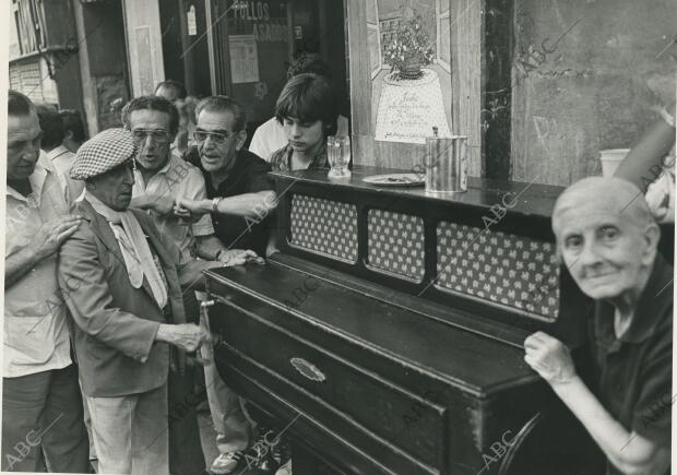 En las fiestas de San Cayetano, San Lorenzo y La Paloma, los madrileños se...