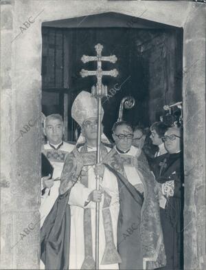 Apertura de la puerta santa en 1982 por el arzobispo de Santiago Angel Suquía