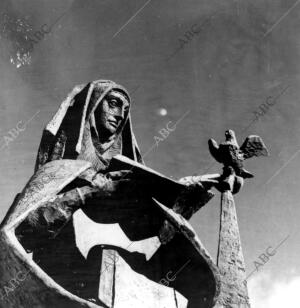 Monumento A santa Teresa en el pueblo Alba de Tormes (Salamanca)