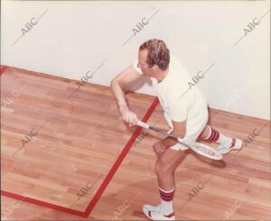 Don Juan Carlos de Borbón Jugando Al "Squash"