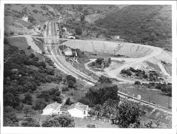 Para el viajero que por carretera o ferrocarril va de la meseta castellana a...