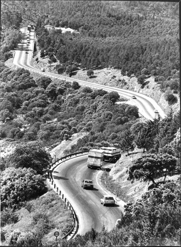 Para el viajero que por carretera o ferrocarril va de la meseta castellana a...