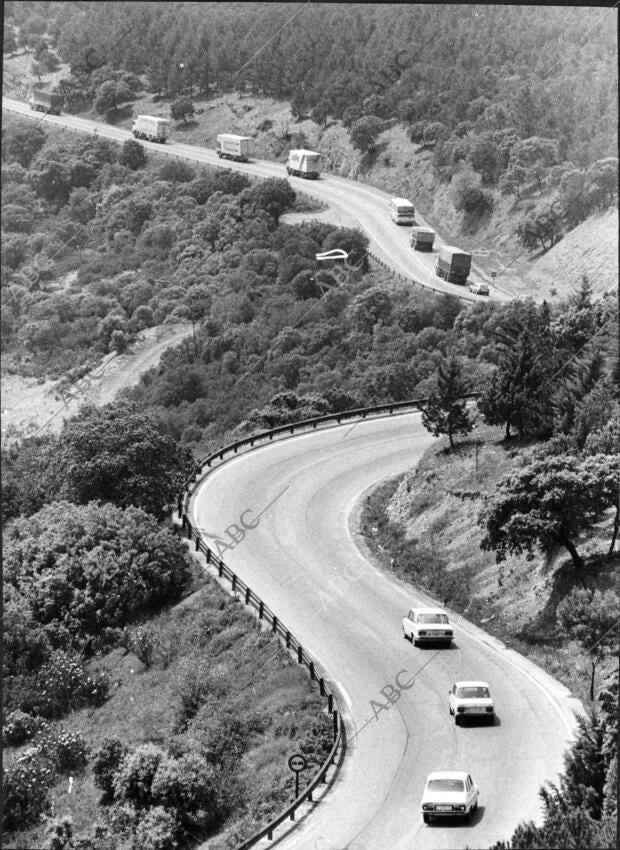 Para el viajero que por carretera o ferrocarril va de la meseta castellana a...