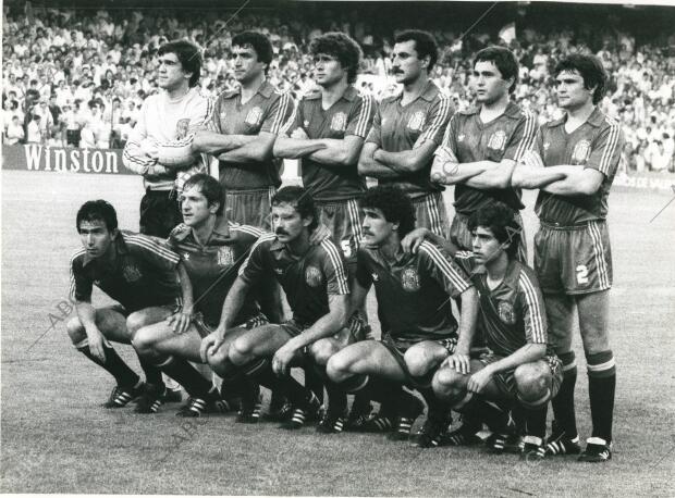 Partido de primera fase disputado en el estadio Luis Casanova entre las...