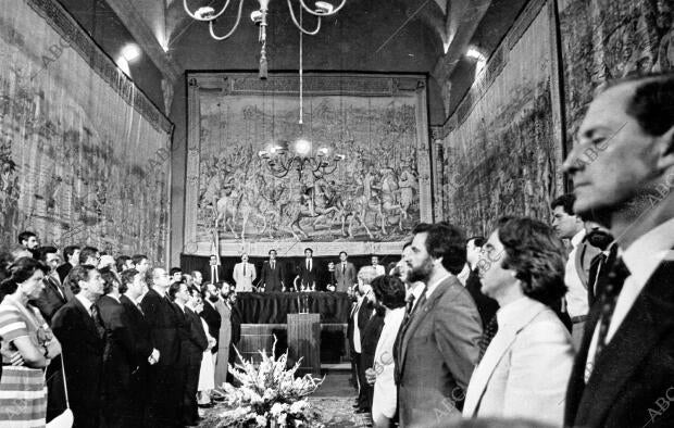 El acto se llevó a cabo en el Salón de Tapices de los Reales Alcázares de...