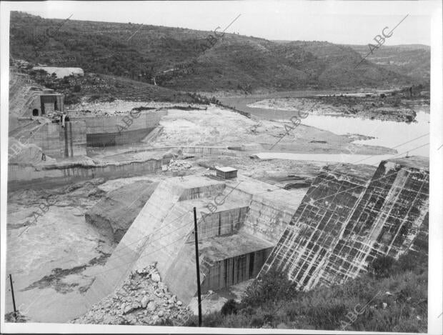 El embalse de Tous tras la rotura de su presa debida A la crecida del río Júcar...