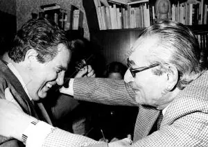 Octavio Paz Felicita A Luis Rosales por haber Obtenido el premio Cervantes en...