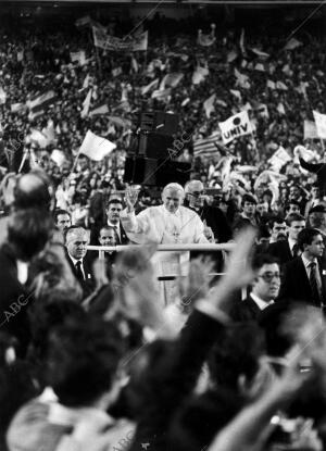 Viaje de Juan Pablo Ii A España: encuentro con los Jóvenes en el estadio...