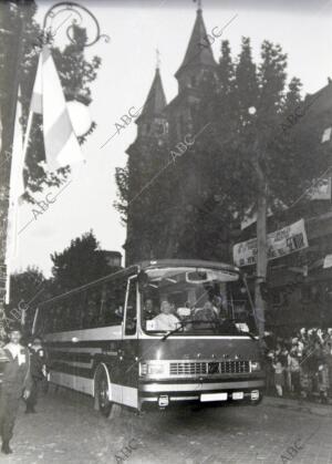 visita del Papa a Granada, en un autobus de la Alsina Graells