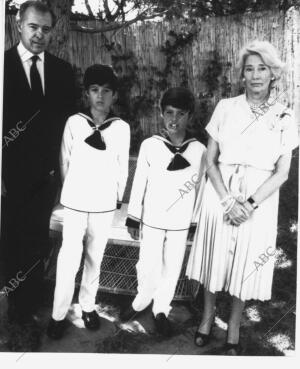 Emmanuela Dampierre con su hijo Alfonso y sus Nietos Francisco y Luis Alfonso el...