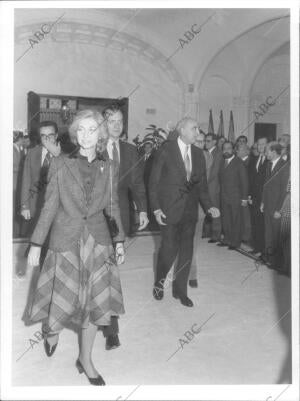 los Reyes Inauguraron la sede del defensor del Pueblo, cuyo titular era Joaquín...