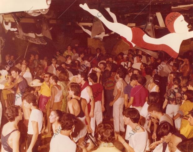 Interior de la discoteca Pachá en una fiesta de verano