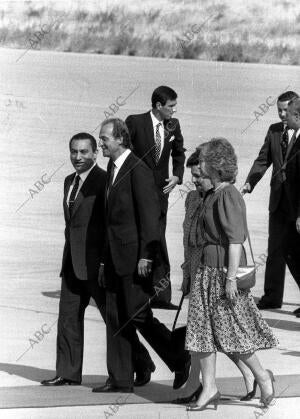 Mubarak en visita A España junto A los Reyes