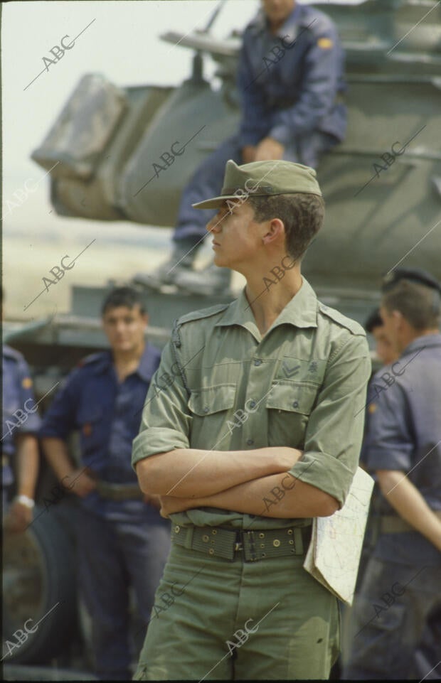 SAR el Príncipe Felipe de Borbón de maniobras de fin de curso de la Academia de...