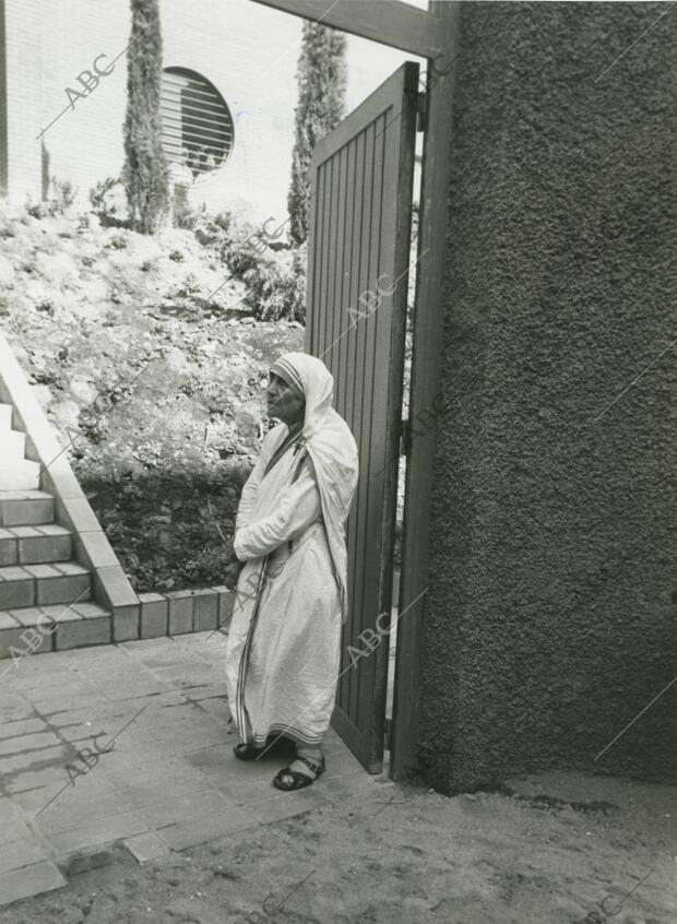 La Madre Teresa de Calcuta, premio Nobel de la Paz, durante su estancia en...