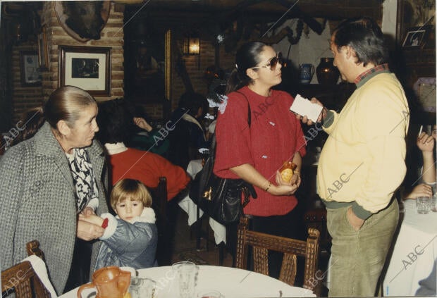 Isabel Pantoja conversa con nuestro corresponsal en Segovia, mientras Paquirrín...