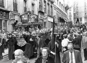 El cristo Yaciente, en una Urna, Es obra de Jacinto Higueras, en 1941