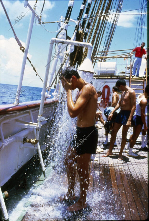 SAR el Príncipe Felipe de Borbón en su instrucción en el Juan Sebastián Elcano