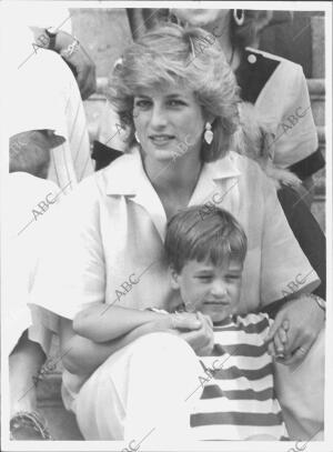 En la imagen la Princesa diana con el príncipe Guillermo