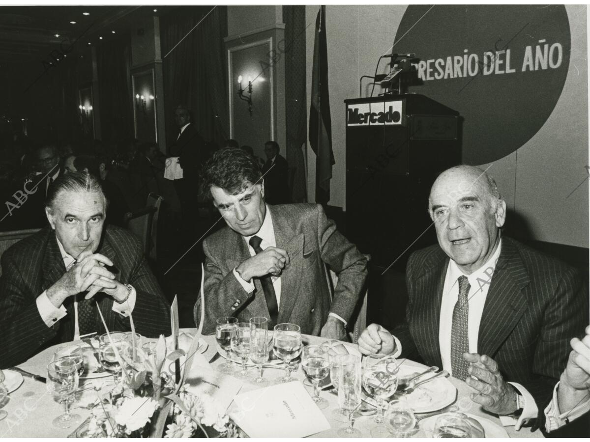 Jes s Hermida Junto A Jos Mar a L pez De Letona Y Jos Ysasi jes-s-hermida-junto-a-jos-mar-a-l-pez-de-letona-y-jos-ysasi