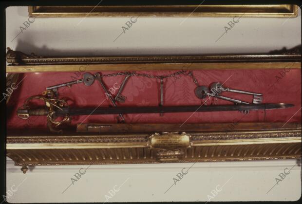 Espada de Don Álvaro de Bazán y las llaves de Túnez, heredadas de su padre,...
