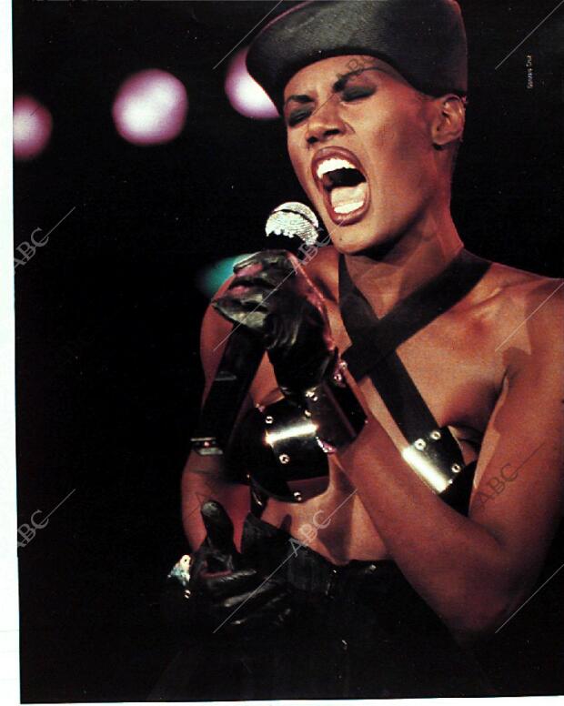 BLANCO Y NEGRO MADRID 02-07-1989 página 43