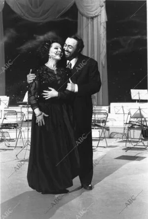 Sara Montiel con Luciano Pavarotti