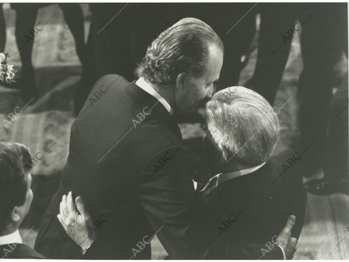 Entrega al escritor paraguayo Augusto Roa Bastos del premio Cervantes ...