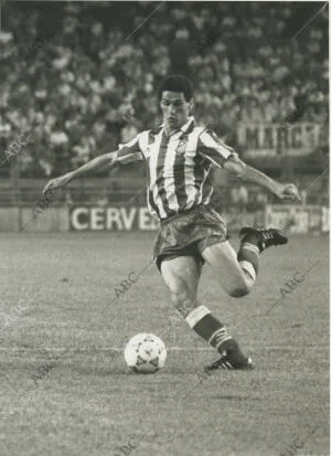 Partido de liga disputado en el estadio Vicente Calderón entre el Atlético de...