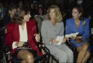 Elena de Borbón Barucci (centro), Nati Abascal (a la derecha) y Marisa de Borbón...