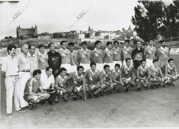 Ante los numerosos aficionados que se dieron cita en el campo del salto del...