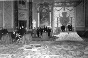 Los Reyes presiden, junto con el Príncipe de Asturias y los Condes de Barcelona,...