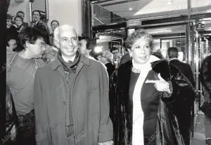 Lina Morgan y su hermano José Luis a su llegada al teatro Nuevo Apolo de Madrid...