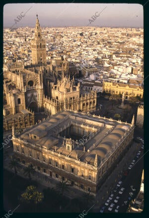Vista aérea de la Catedral, la Giralda y el Archivo de Indias