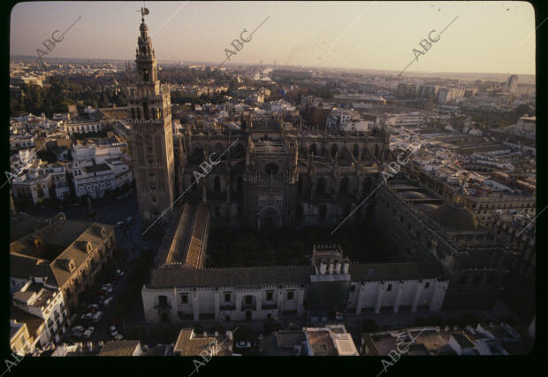 Vista aérea de la Catedral y la Giralda de Sevilla