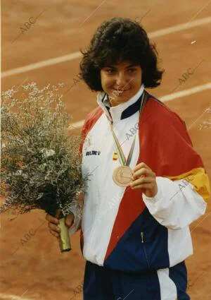 Arancha Sánchez vicario con la medalla de bronce Conseguida en la Olimpiadas de...