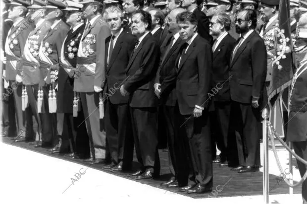 Desfile del día de las Fuerzas Armadas de 1993, en Madrid, Presidido por sus...