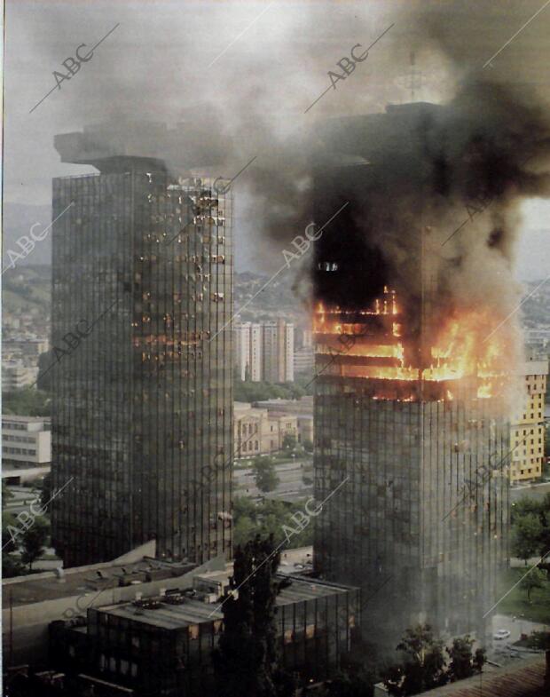 BLANCO Y NEGRO MADRID 15-08-1993 página 57