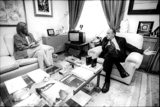 Don Manuel fraga con nuestra Redactora, Isabel san Sebastián