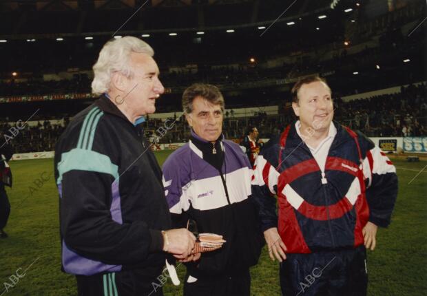 Jesús Hermida, Luis del Olmo y Álvarez del Manzano en el Santiago Bernabéu,...