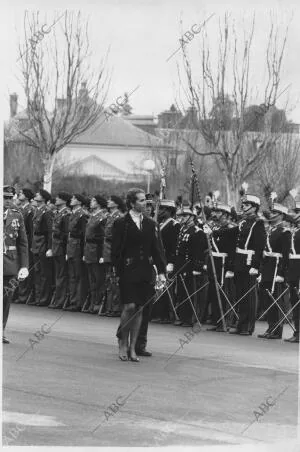 La Infanta doña Elena presidió la jura de bandera de nuevos soldados de la...