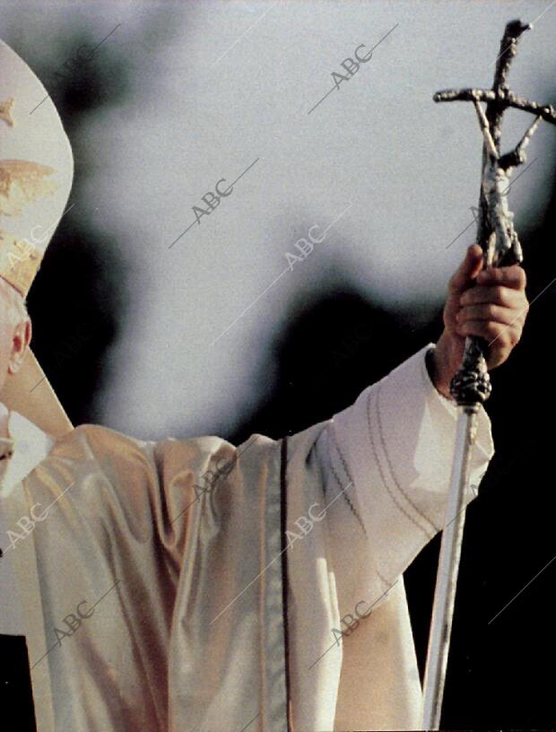 BLANCO Y NEGRO MADRID 03-09-1995 página 15