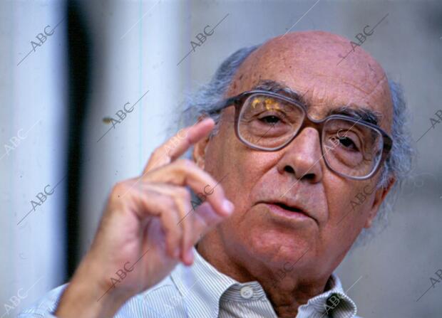 El escritor portugués José Saramago en 1996