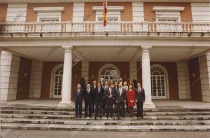 Foto de familia a la entrada del Palacio de La Moncloa